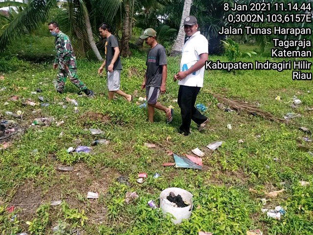 Babinsa Koramil 06/Kateman Laksanakan Patroli Karhutla di Parit 5 Sri Gemilang