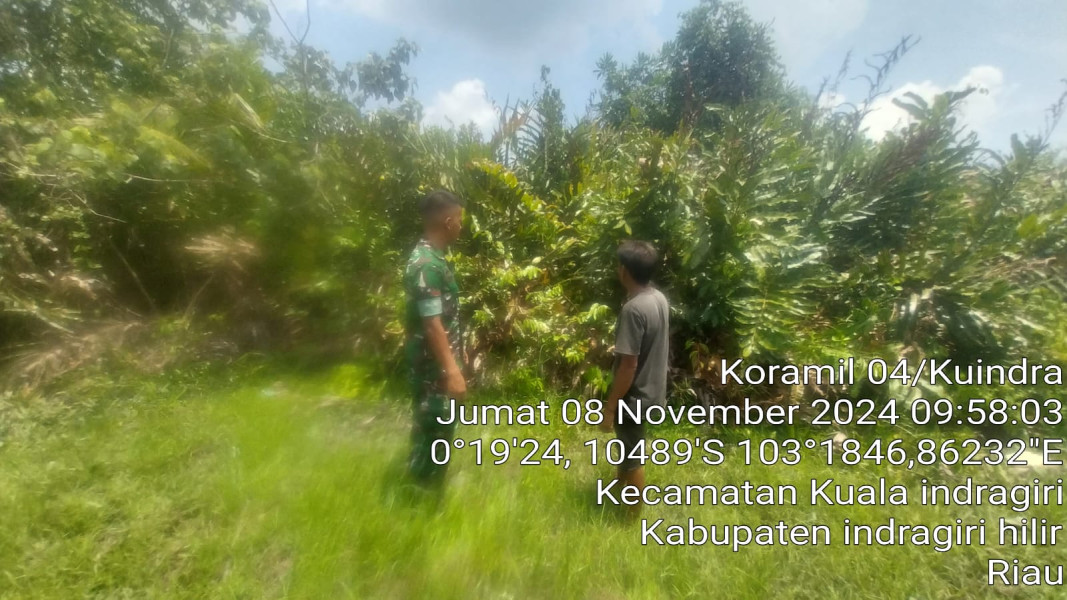 Bersama Warga, Babinsa Koramil 04/Kuindra Giat Patroli Karlahut Di Binaan