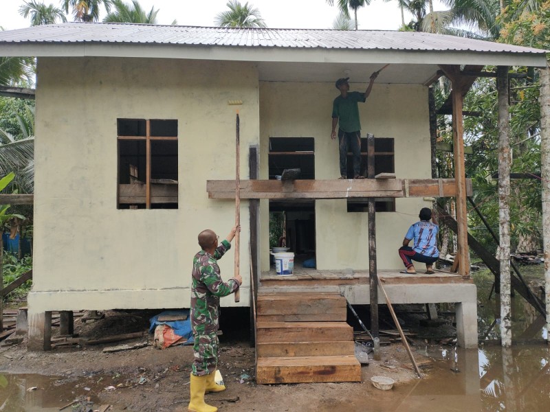 Hampir Selesai, Capai Progress 95% Pengerjaan RTLH Milik Mbah Silas Terus Di Kebut Satgas TMMD Ke-123 Kodim 0314/Inhil