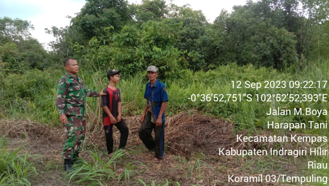 Ciptakan Kondisi Bebas Karhutla, Babinsa 03/Tpl Laksanakan Patroli Bersama Warga