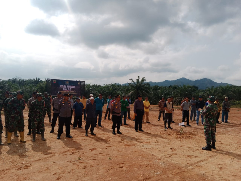 Guna Penghijauan Lingkungan, Danramil 09/Kemuning Tanam Pohon Dalam Rangka Hari Juang TNI-AD