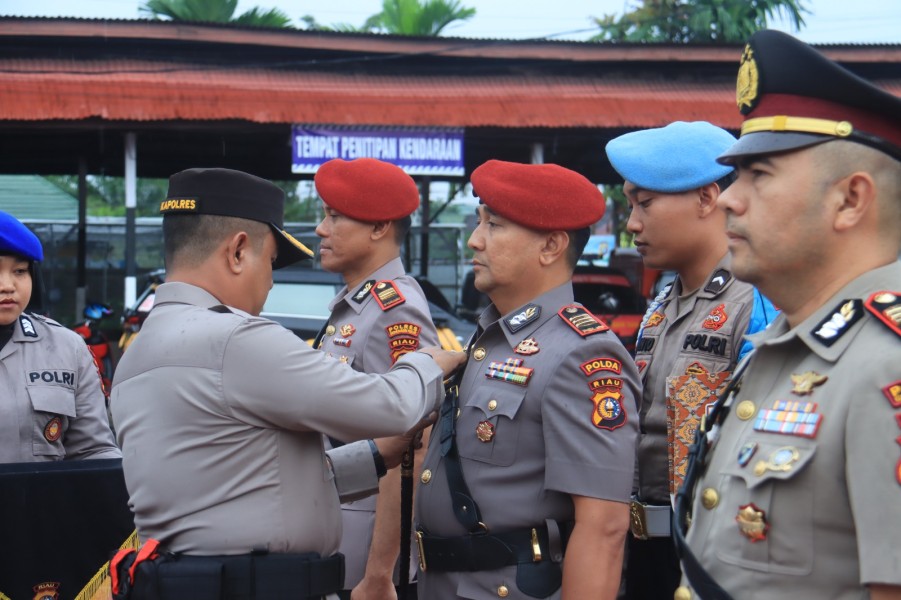 Sertijab Sejumlah Pejabat Utama dan Kapolsek Jajaran, Kapolres Inhil Tekankan Profesionalisme dan Pelayanan Presisi
