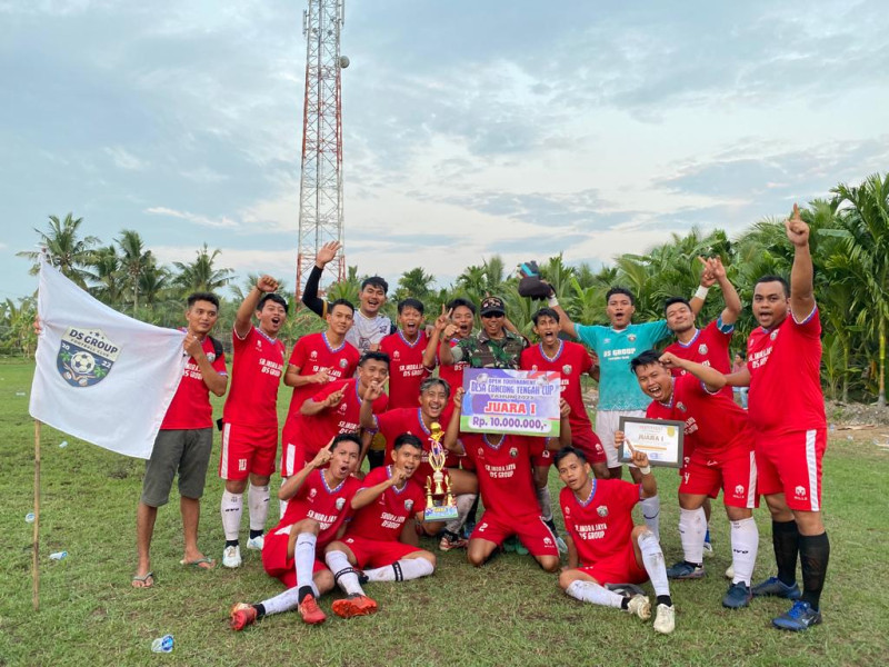 Penutupan Turnamen Langsung Dilakukan Oleh Danramil 04/Kuindra Sekaligus Penyerahan Piala Kepada Para Pemenang