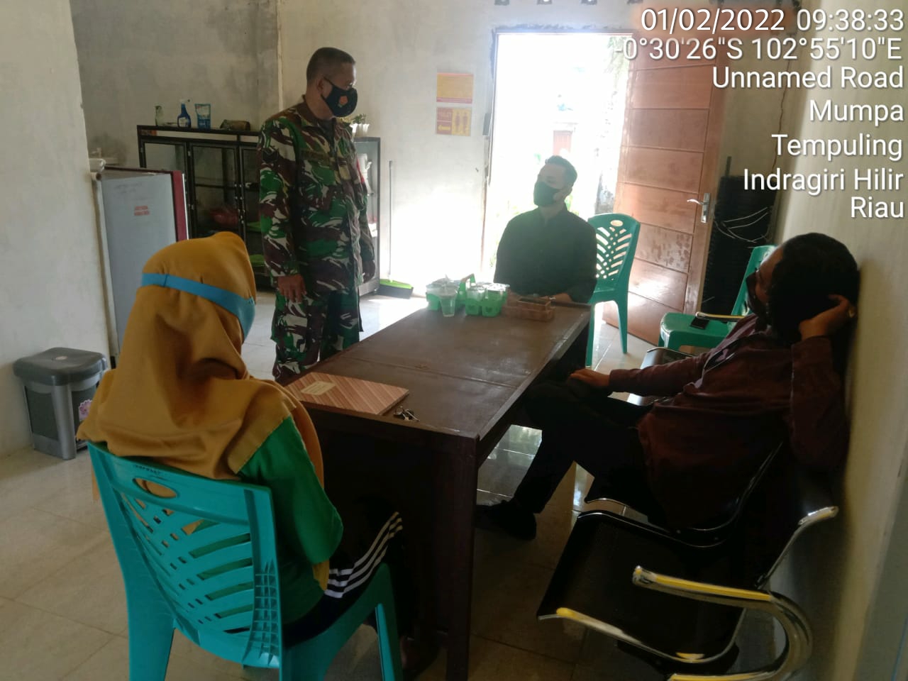 Pencapaian Target Vaksinasi, Babinsa 03/Tempuling Gelar Komsos dengan Perangkat Desa