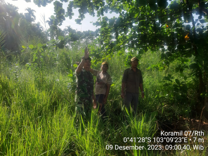 Ajak Masyarakat Untuk Terus Menjaga Lahan dan Hutan Dari Kebakaran Bersama Babinsa Koramil 07/Reteh