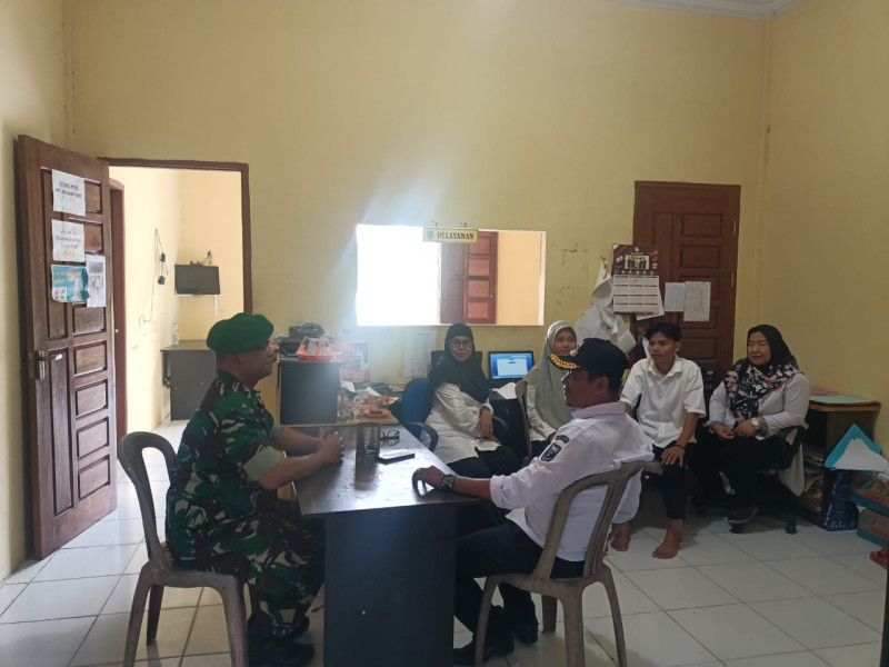 Babinsa 03/Tpl Aktif Komsos Bersama Perangkat Kelurahan  Menjadikan Hubungan  Kerja Semakin Solid