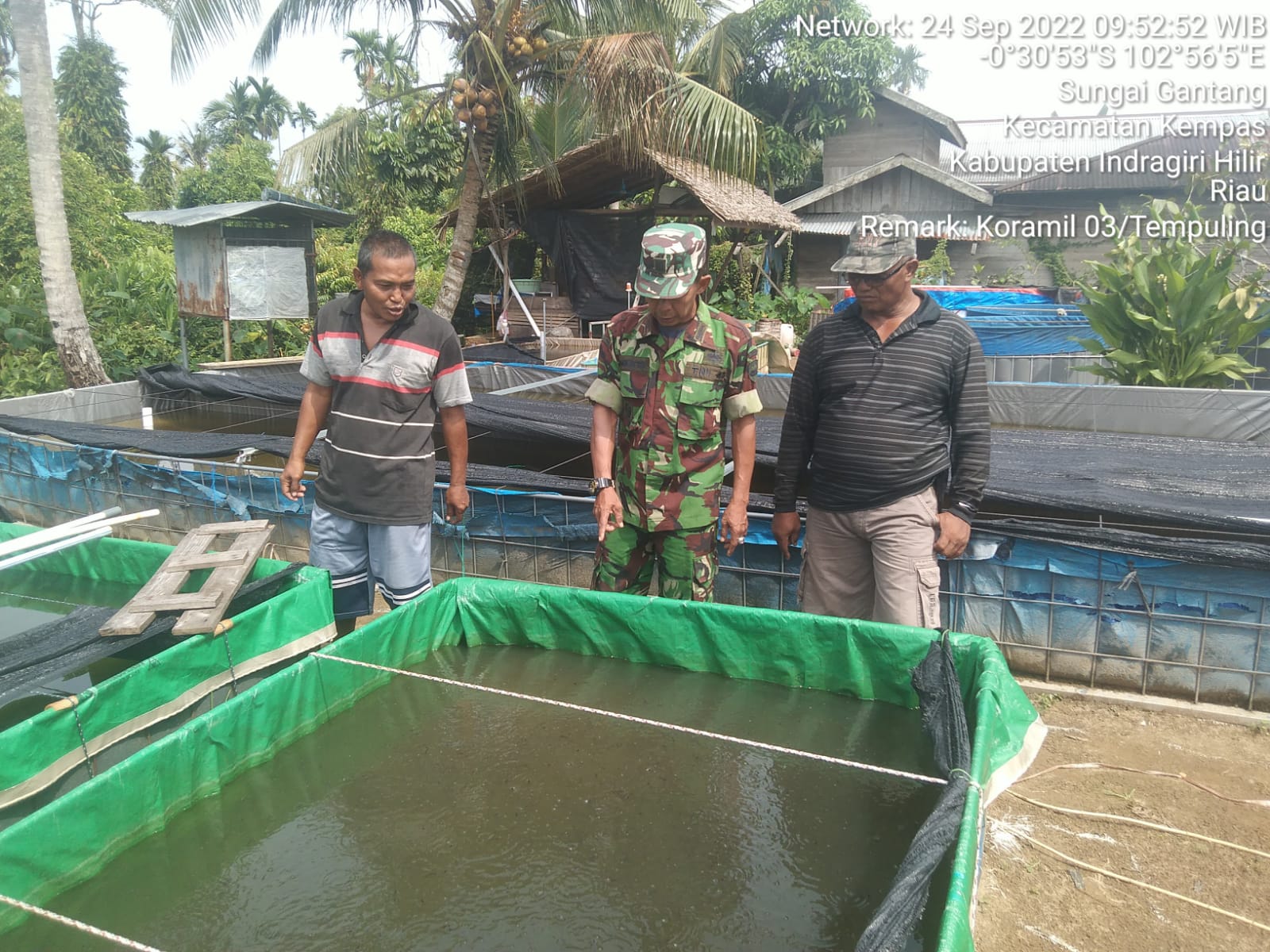 Danramil 03/Tempuling Komsos ke Peternak Ikan Lele Desa Sungai Gantang
