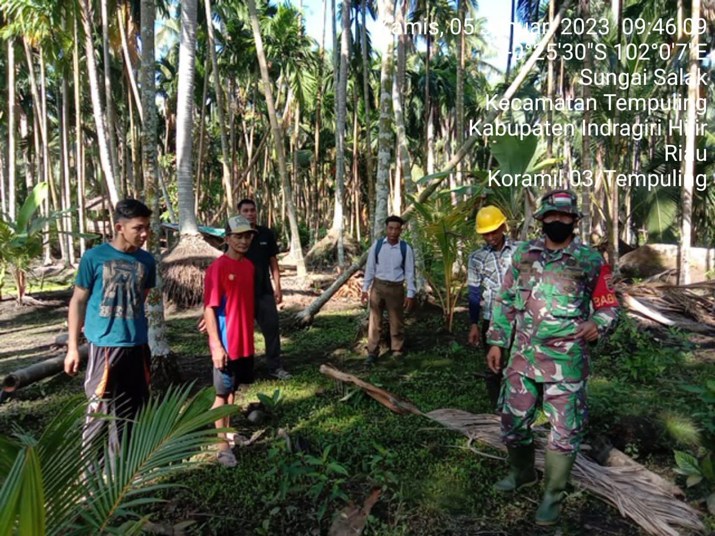 Antisipasi Karhutla, Babinsa Koramil 03/Tpl Sertu Mistar Lakukan Patroli Karhutla di Desa Binaan