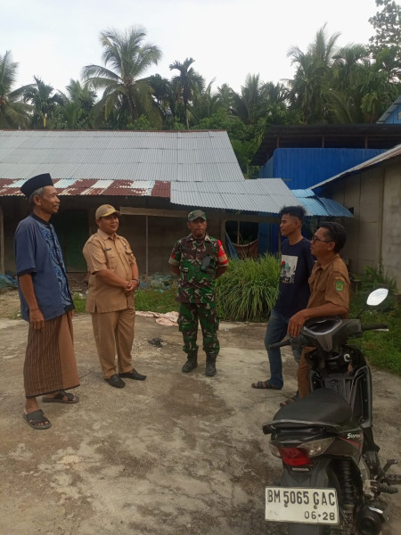 Wujudkan Kebersamaan, Babinsa Koptu Margono Jalin Silaturahmi Bersama Perangkat Desa