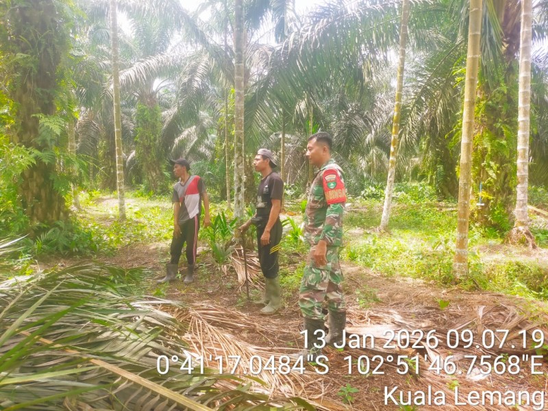 Babinsa Koramil 09/KMG Laksanakan Patroli dan Sosialisasi di Desa Kuala Lemang