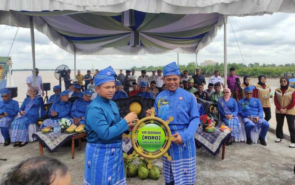 Gubri Resmikan dan Serahkan Kapal Roro KMP Berembang ke Bupati Inhil, Optimalkan Distribusi Hasil Bumi