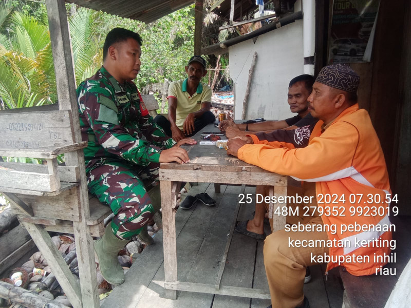 Komsos Babinsa Koramil 09/Kemuning: Memperkuat Silaturahmi Dengan Masyarakat