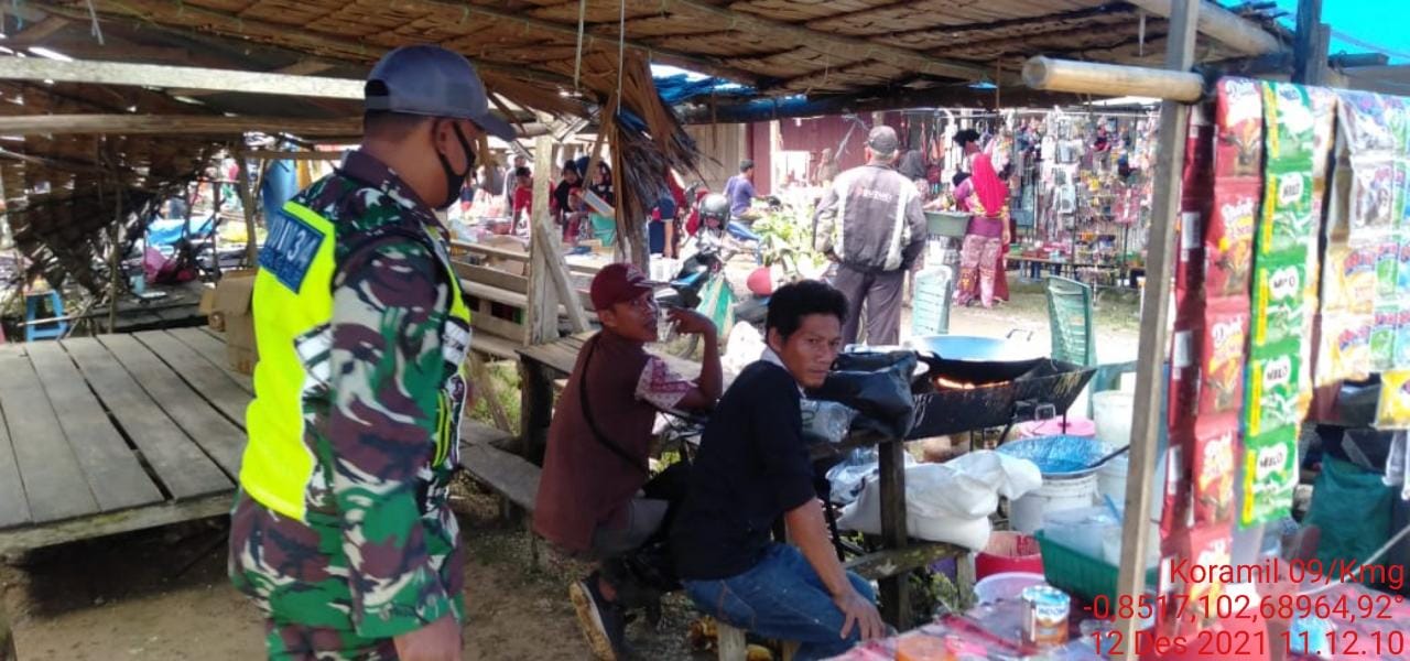 Tegur Warga yang Tak Patuhi Protkes, Babinsa Kemuning Aktif Lakukan Pencegahan Covid-19