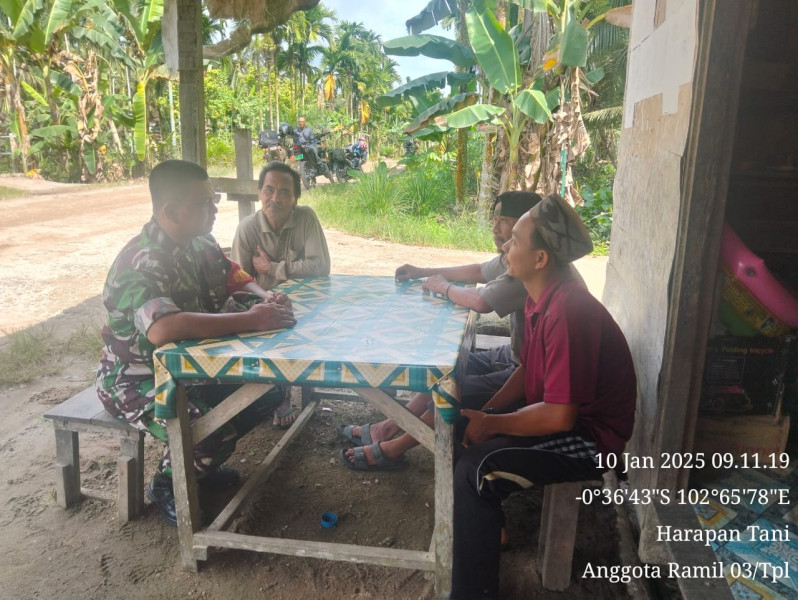 Babinsa Koramil 03/Tpl Bersama Tomas Bahas Agenda Gotong Royong Pembersihan TPU