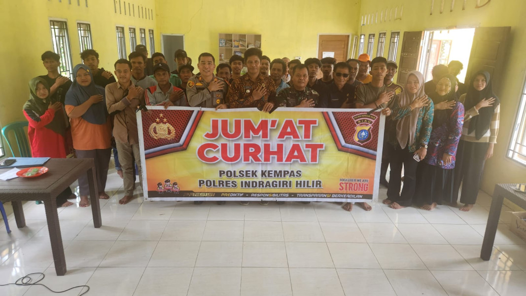 Kapolsek Kempas bersama Forkopimcam Gelar Jumat Curhat, Sampaikan Pesan Pilkada Damai