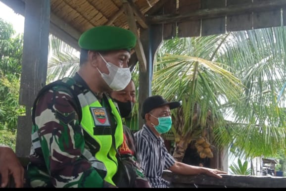 Sertu K. Panjaitan Mensosialisasikan Penerapan Prokes di Wilayah Kecamatan Kuindra