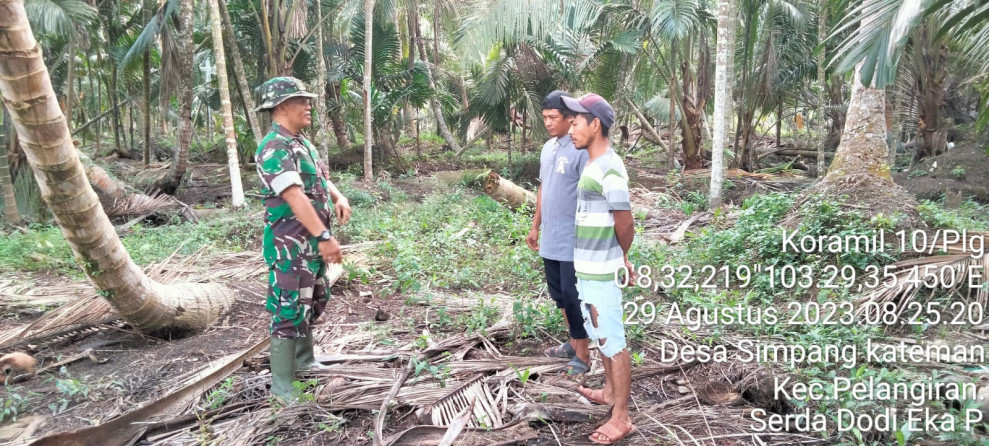 Dengan Semangat Babinsa Koramil 10/Pelangiran dan Warga Turun Lakukan Patroli Karlahut