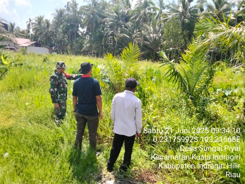 Ciptakan Kebersamaan, Babinsa Kopda Andre Danu Saputra Terus Waspadai Karlahut