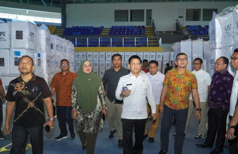 Persiapan Pemilu dan Pilpres 2024, Pj Bupati Kampar Bersama Stakeholder Tinjau Gudang Kotak Suara