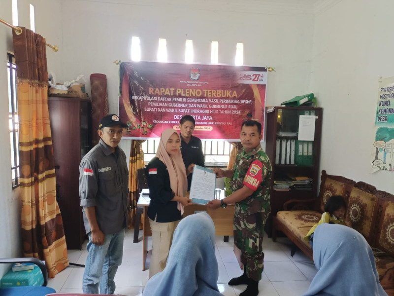 Babinsa 03/Tpl Hadiri Rapat Pleno Terbuka Rekapitulasi DPSHP Tingkat Desa Pada Pilkada 2024
