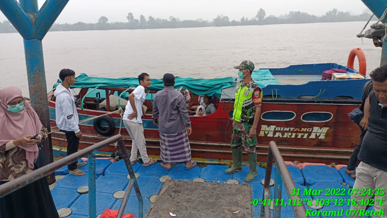 Babinsa Koramil 07/Reteh Aktif Lakukan Posko Penegakan Disiplin Prokes