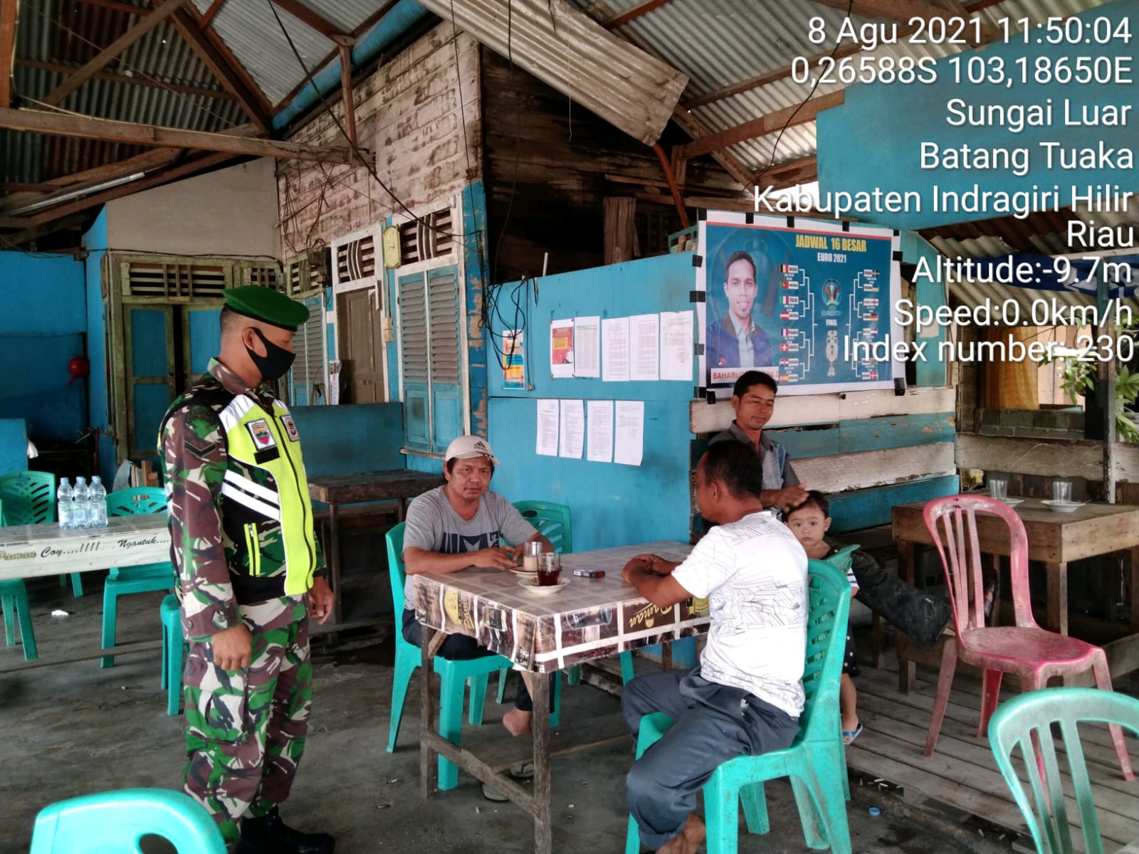 Babinsa Sungai Luar Serda Safrijon Gencar Sosialisasi Protkes