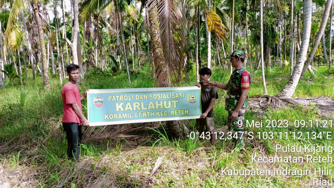 Babinsa Koramil 07/Reteh Patroli Karhutla dan Sosialisasi Rutin di Wilayah
