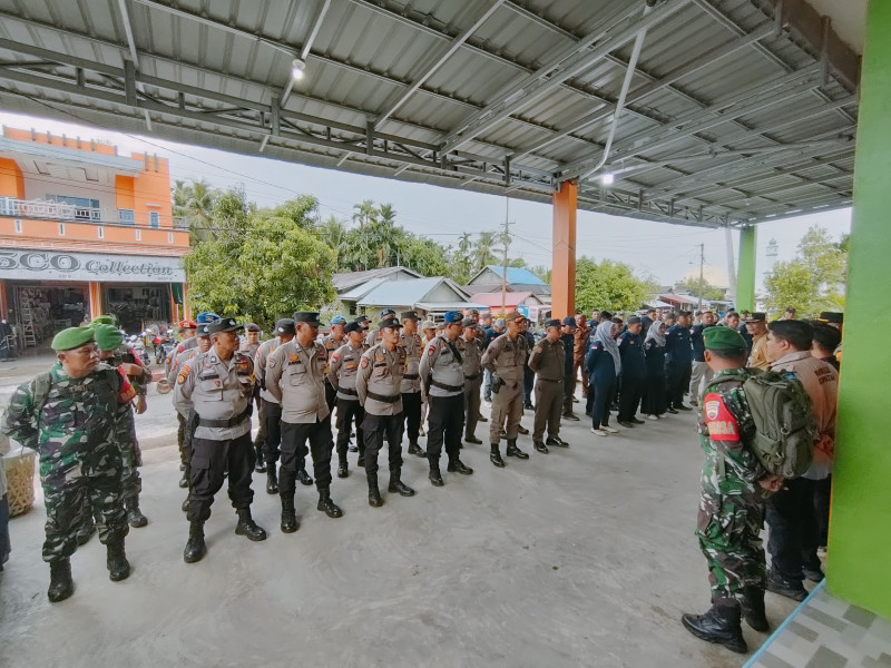 Anggota Koramil 03/Tpl Kawal Pendistribusian Logistik Pilkada Tahun 2024