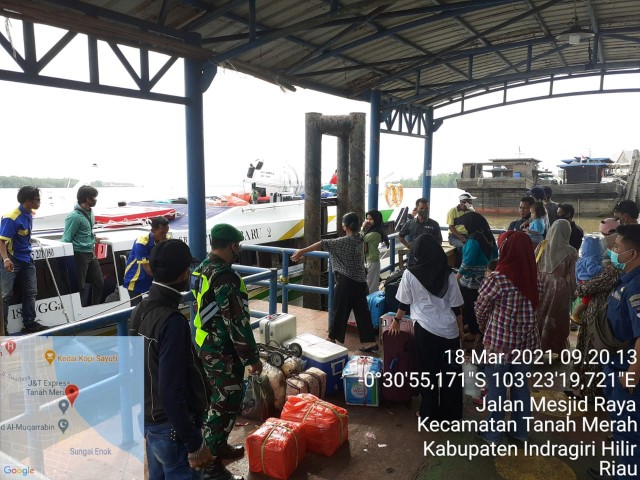 Personil Koramil 02/Tanah Merah Semakin Gencar Tegakkan Protkes di Pelabuhan Kuala Enok