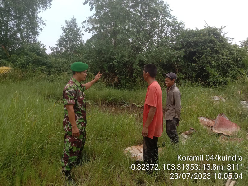 Terus Lakukan Pencegahan Karhutla di Binaan Oleh Babinsa Koramil 04/Kuindra