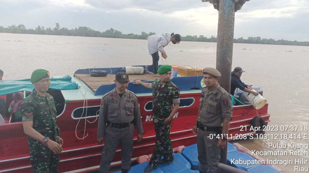 Turun Ke Lapangan, Babinsa Koramil 07/Reteh Tegakkan Pos Pengamanan