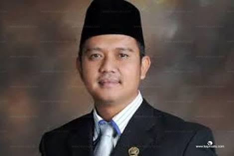 Bekerja Tanpa Banyak Bicara, Itulah Sosok Apri Sujadi Pemimpin yang Ramah dan Santun Bekerja Tanpa Banyak Bicara, Itulah Sosok Apri Sujadi Pemimpin yang Ramah dan Santun