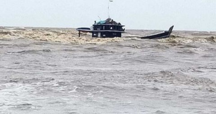 KASIHAN...! Kapal Pengangkut 26 Ton Kelapa Sawit Tenggelam, ABK Berhasil Menyelamatkan Diri
