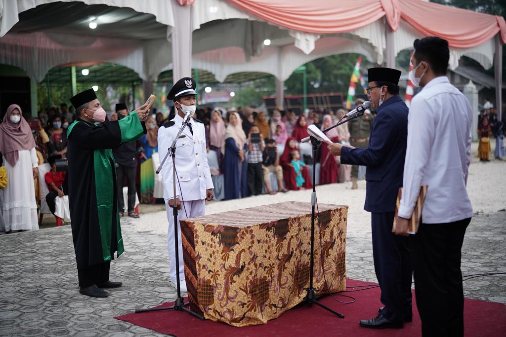 Plt Bupati Suhardiman Amby Lantik PAW Kades Beringin Jaya Nurjaini Plt Bupati Suhardiman Amby Lantik PAW Kades Beringin Jaya Nurjaini