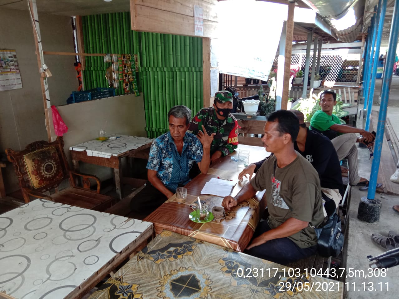 Terus Tegakkan Protokol Kesehatan di Tengah Pandemi, Babinsa Sungai Rawa Sampaikan Hal Ini