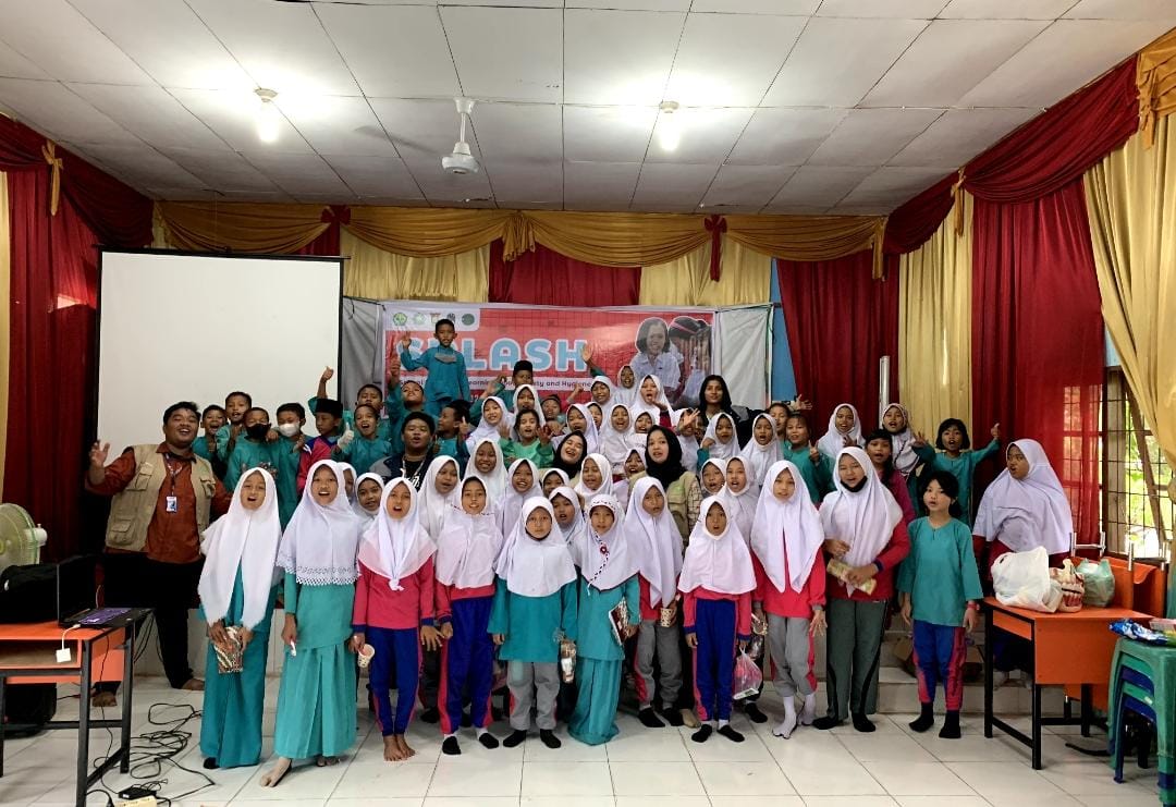Peserta Kukerta Balik Kampung Universitas Riau Bersama Peserta KKN Uin Suska Riau Menggelar Sosialisasi Tentang Pertolongan Pertama dan Kebersihan