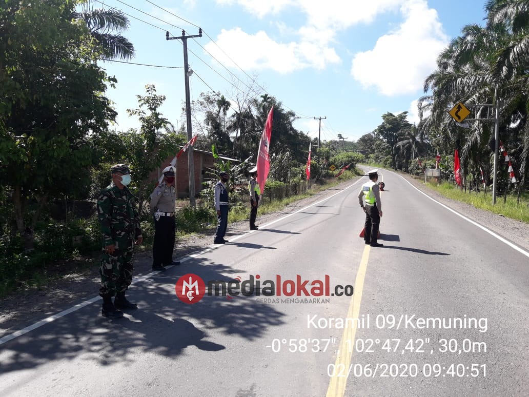 Babinsa Koramil 09/Kemuning Ikuti PAM di Posko Covid-19 Perbatasan Riau-Jambi