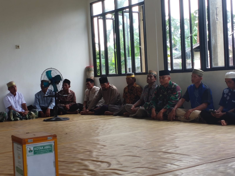 Dengan Komsos, Babinsa Koramil 07/Reteh Gelar Rapat Persiapan Maulid Nabi Muhammad SAW