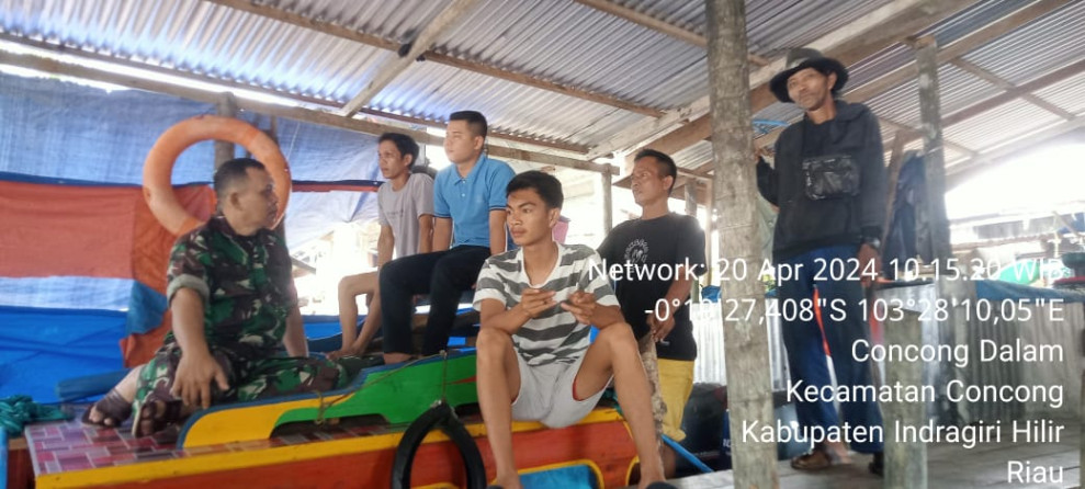 Melalui Komsos, Babinsa Koramil 04/Kuindra Jalin Silaturahmi dan Jaga Lingkungan Sekitar