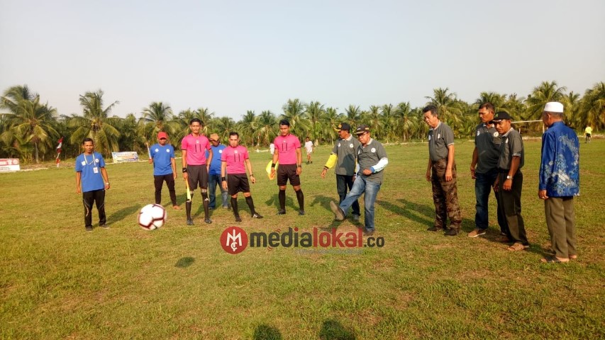 Camat Batang Tuaka Buka Turnamen Sepak Bola Pemuda Sialang Jaya Cup 2019