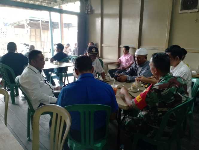 Babinsa Koramil 04/Kuindra Ingatkan Warga Agar Tidak Terpengaruh Dengan Lingkungan Binaan