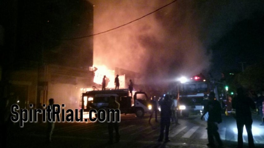 Masih Berlangsung, Kebakaran Terjadi di Jalan Jendral Sudirman Kota Dumai