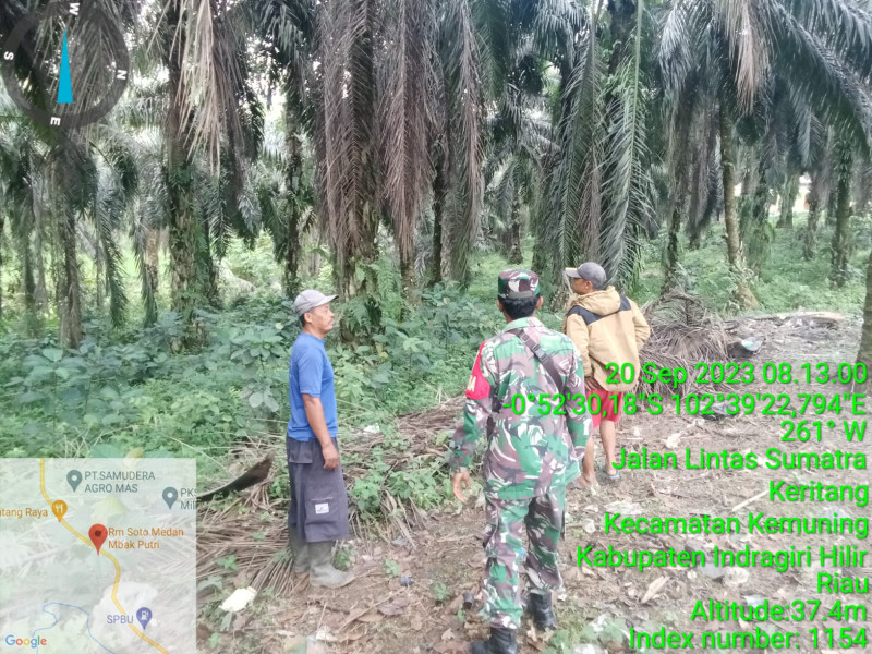 Babinsa Koramil 09/Kemuning Terus Menelusuri Lahan dan Hutan Warga Guna Cegah Kebakaran