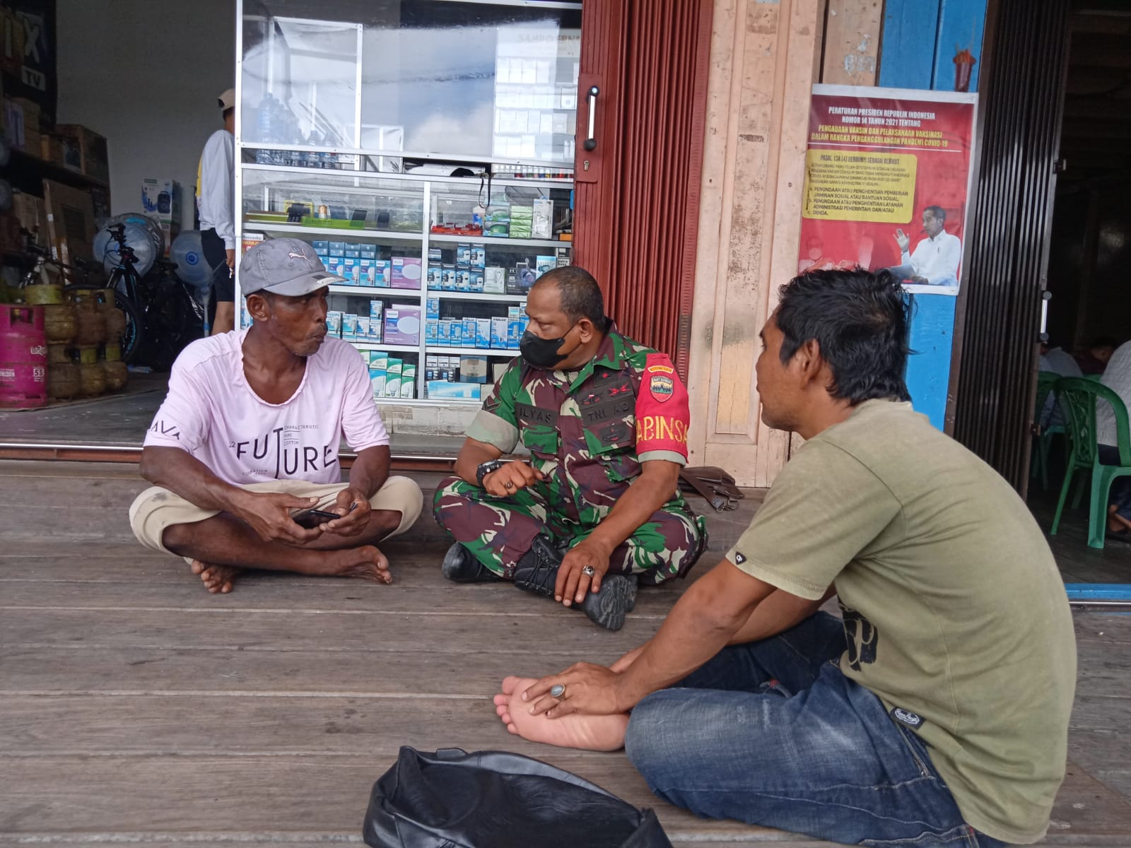 Pelaksanaan Komsos Oleh Babinsa Koramil 04/Kuindra di Wilayah Binaan