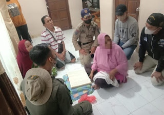 Sempat Berontak, Satpol PP Inhil Akhirnya Berhasil Bujuk ODGJ