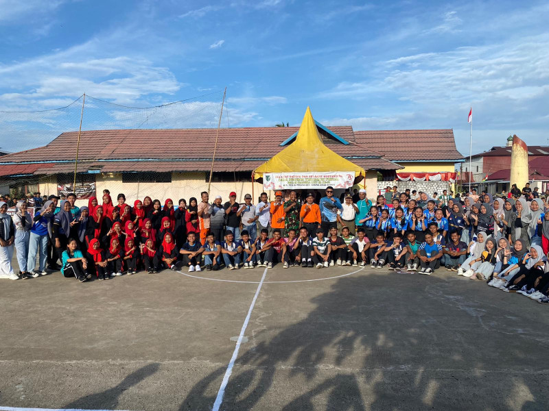 Membeludak, Ribuan Penonton Saksikan Partai Final Di Turnamen HUT RI Ke 79 Kelurahan Teluk Pinang Kecamatan Gaung Anak Serka