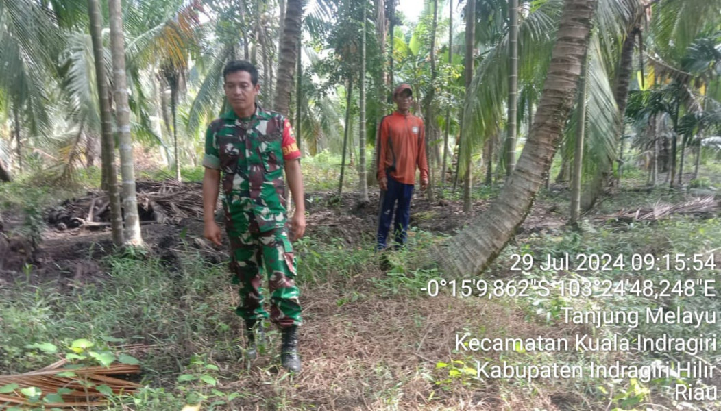 Antisipasi Kebakaran, Babinsa Koramil 04/Kuindra Lakukan Patroli Karhutla Dengan Warga
