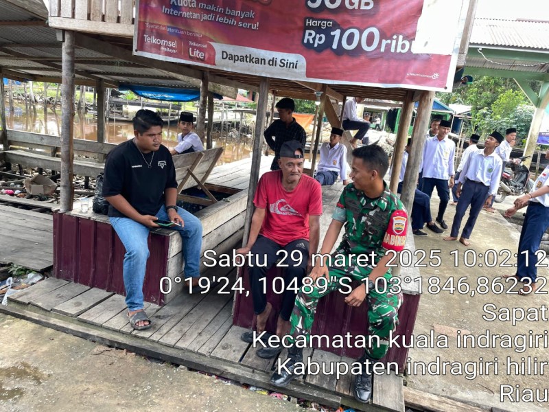 Dengan Komsos, Babinsa Koramil 04/Kuindra Ajak Masyarakat Jaga Kerukunan dan Gotong Royong