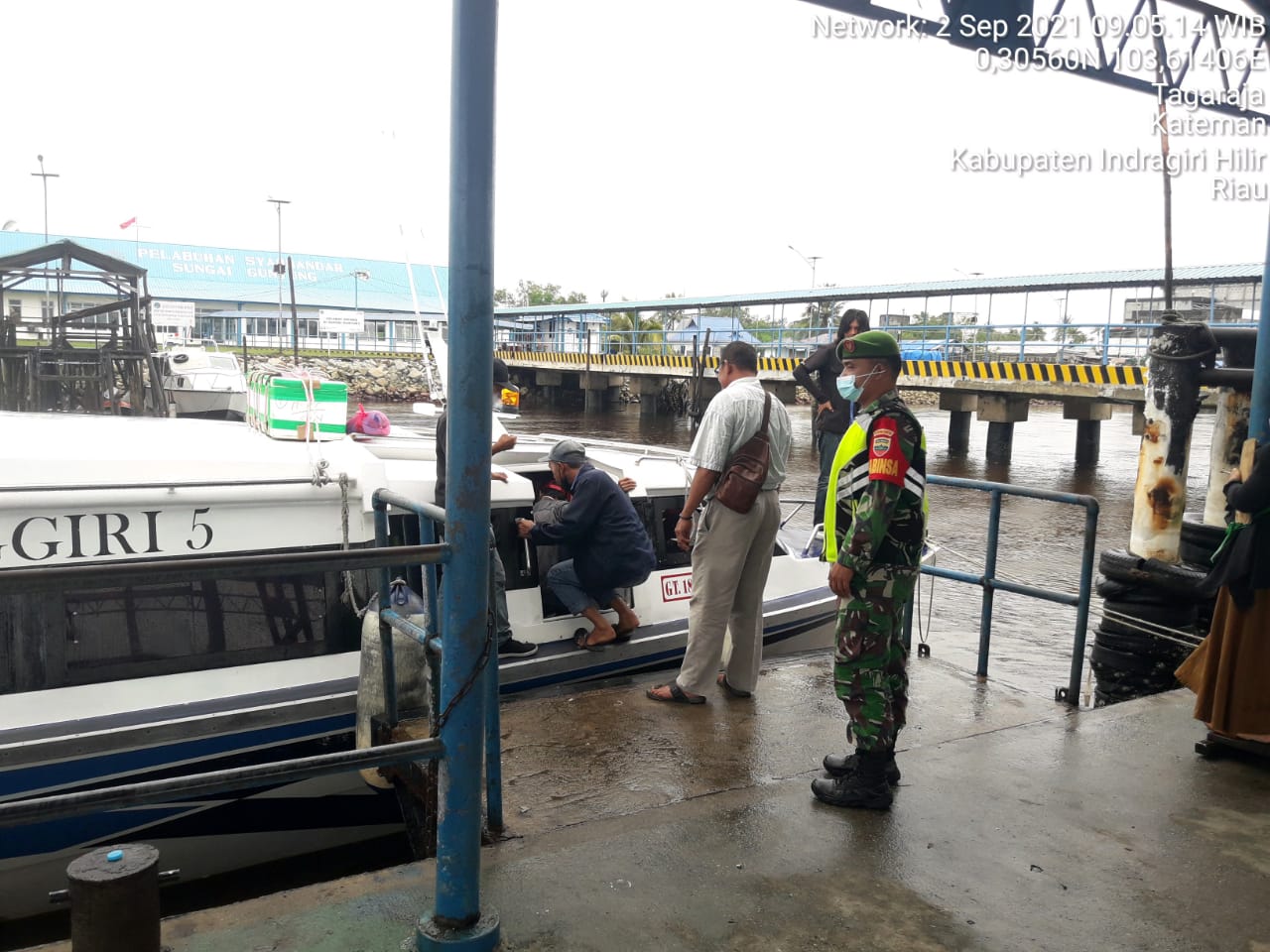 Serda Lendi Piter Sirimba Lakukan Penjagaan dan Penegakan Disiplin di Pelabuhan