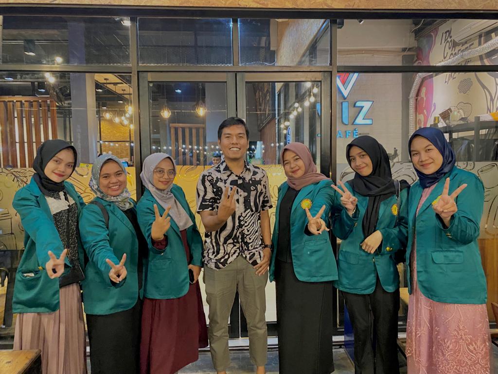 Mahasiswa/i UMRI Melakukan Kunjungan dan Pantauan Terhadap Penerapan Akuntansi Operasi Usaha Coffe Shop